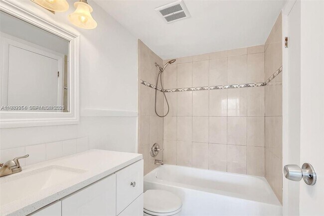 Building Photo - 16465 NE 22nd Ave