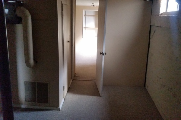 Building Photo - 3 bedroom home Washer/Dryer Included - Pre...