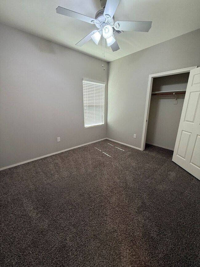 Building Photo - House For Rent