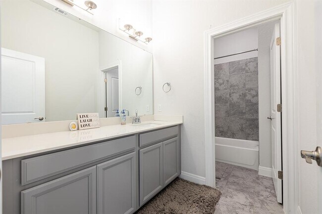 Building Photo - 2117 Prairie Oaks Dr