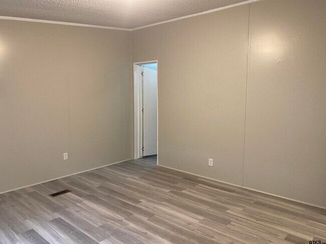 Building Photo - 22942 Shell Shore Dr