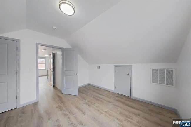 Building Photo - 170 Sunset Ave