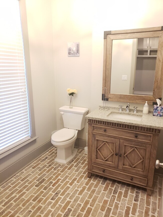 Building Photo - Lease this Absolutely Stunning Home Today ...