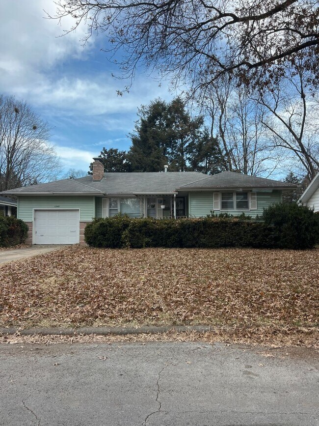 Primary Photo - Cute house for rent