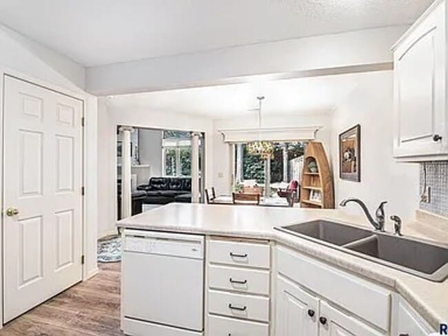 Building Photo - Charming 3-Bedroom Twin Home — 904?E?Jane?...