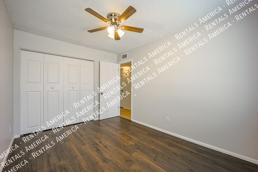 Building Photo - 1055 N Recker Rd