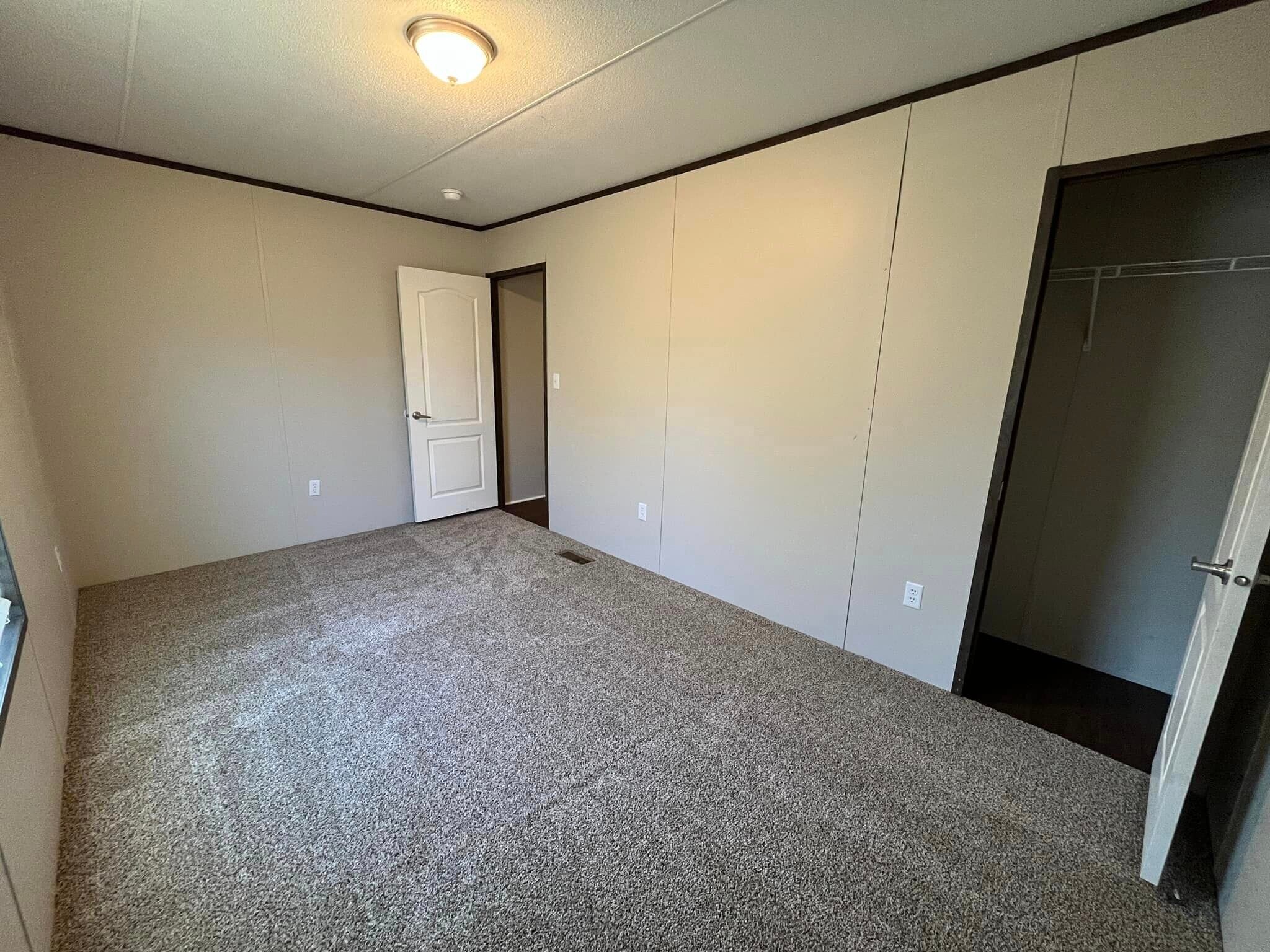 Building Photo - 106 E Semands St