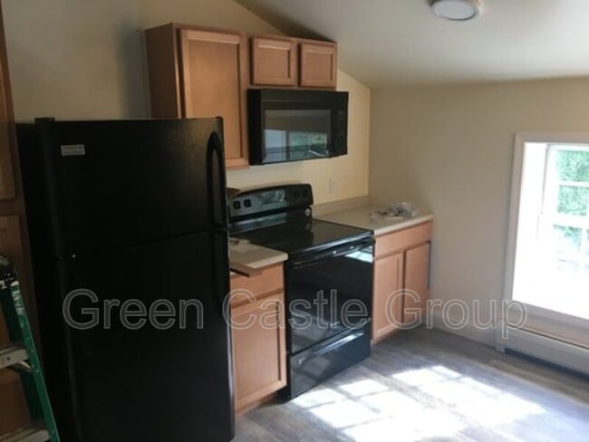 Building Photo - 323-325 College Street, Unit 12