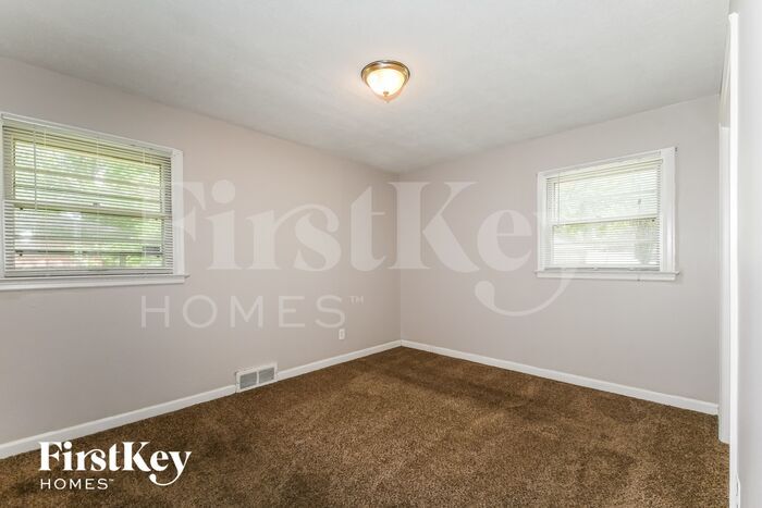 Building Photo - 535 St Anthony Ln