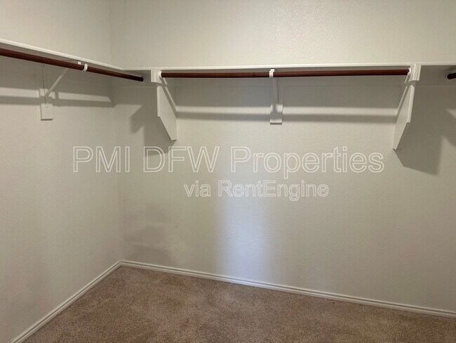 Building Photo - 1638 Woodbrook Dr