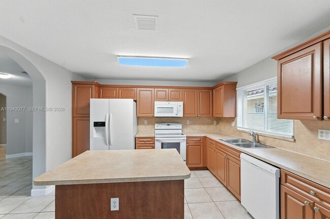 Building Photo - 25355 SW 135th Ct