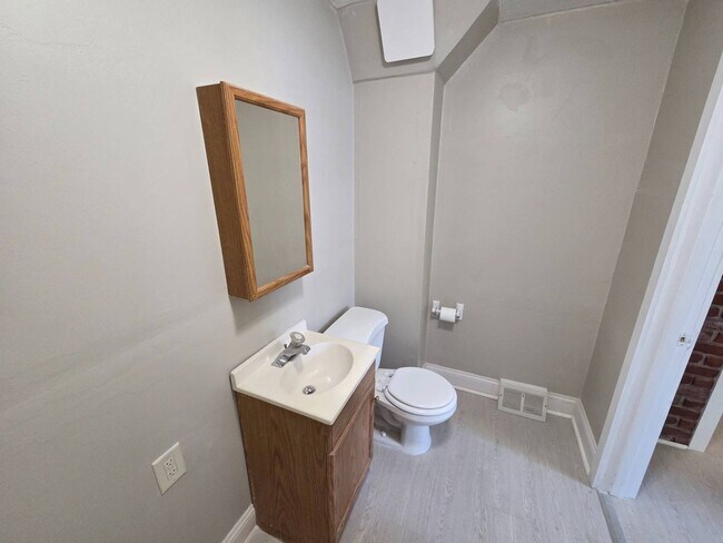 Building Photo - 3027 Fortune Ave