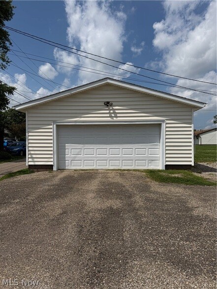 Building Photo - 2411 Bell St
