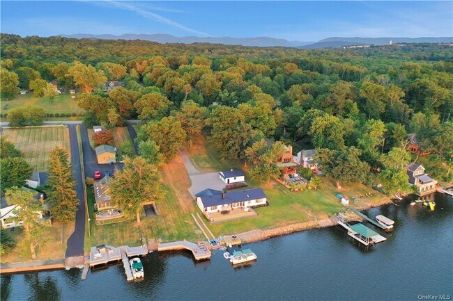 Building Photo - 381 Lakeside Rd