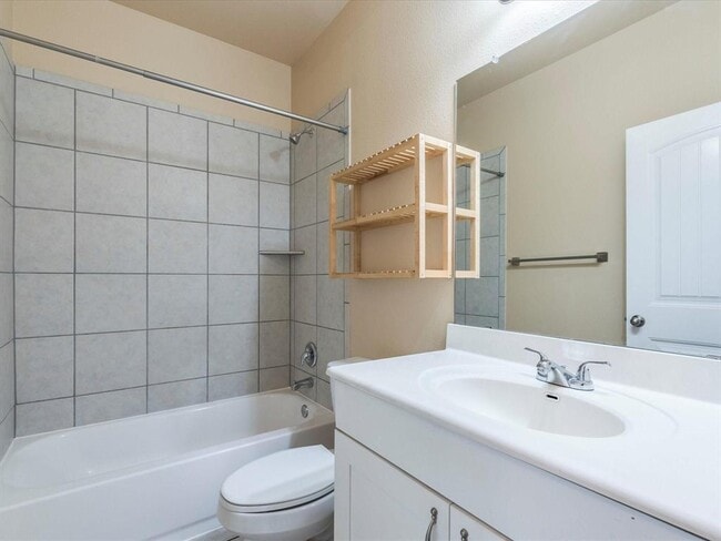Building Photo - 305 Nivens Dr