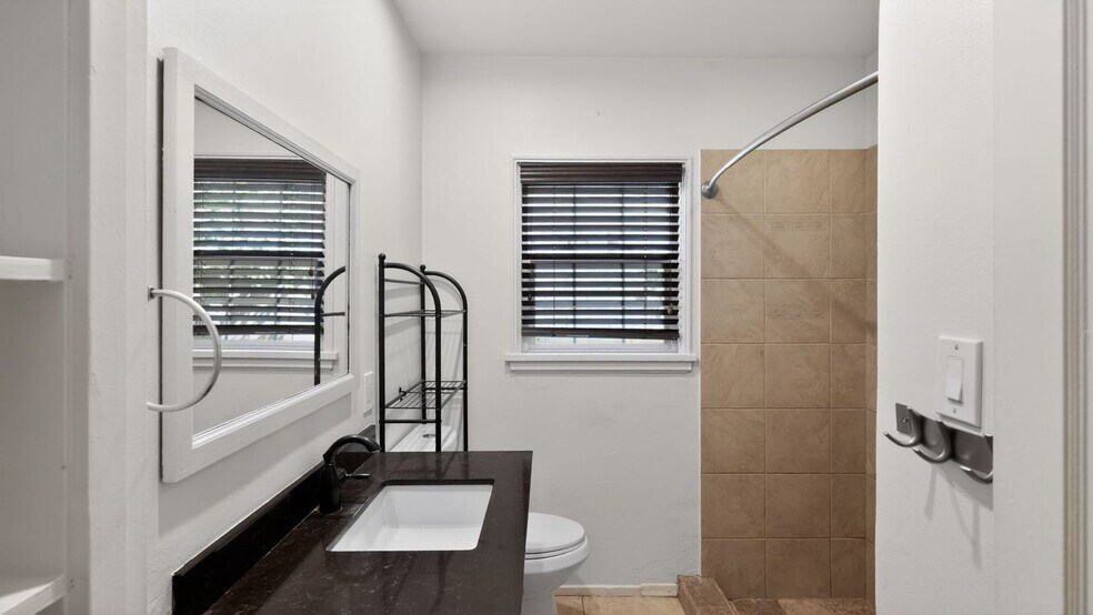 Building Photo - 506 W Coolidge St