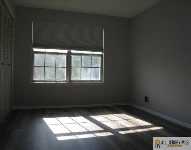 Building Photo - 152 Darwin Ln