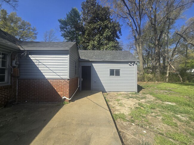 Building Photo - 1205 Bradbury Cove