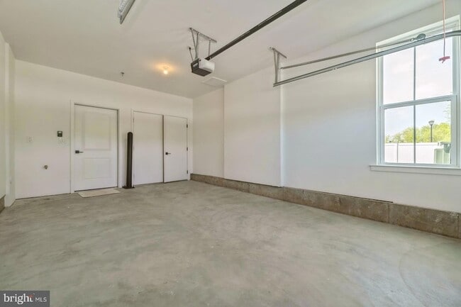 Building Photo - 2107 Donatello Dr