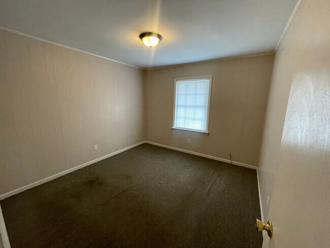Building Photo - 1705 Snowden Dr SE