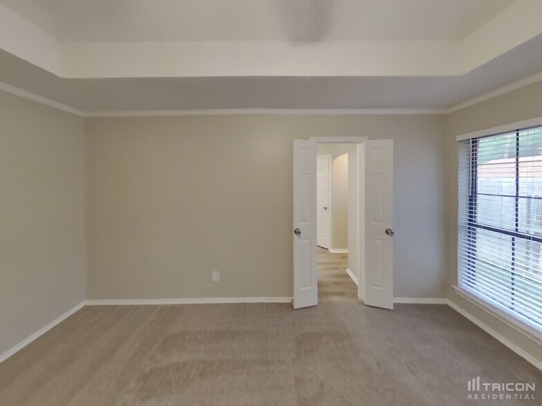 Building Photo - 721 Parkview Dr