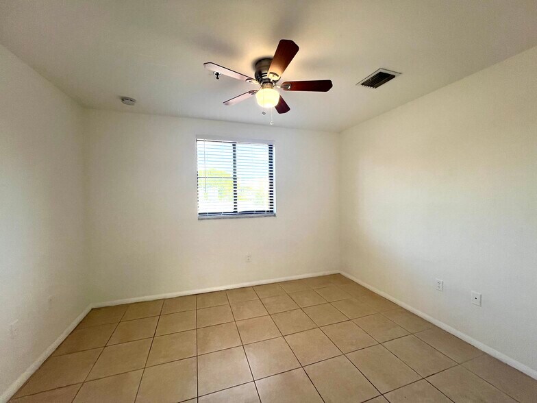 Building Photo - 1134 NW 5th St