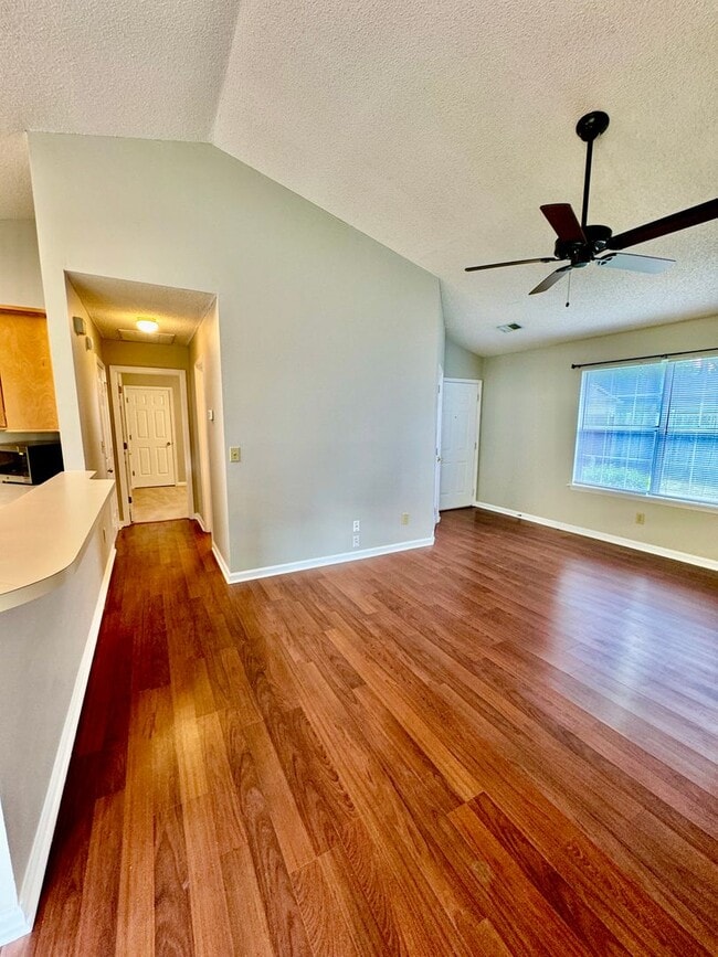 Building Photo - Charming two bedroom, two bathroom home at The Lakes in North Charleston!