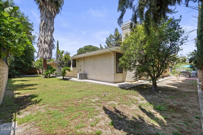 Building Photo - 10307 Donna Ave