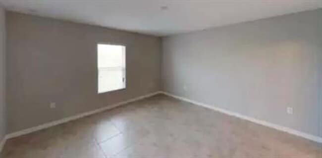 Building Photo - 4605 SW 9th Ave