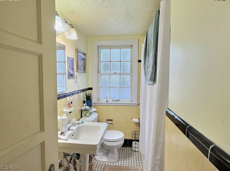 Building Photo - 3665 Glencairn Rd