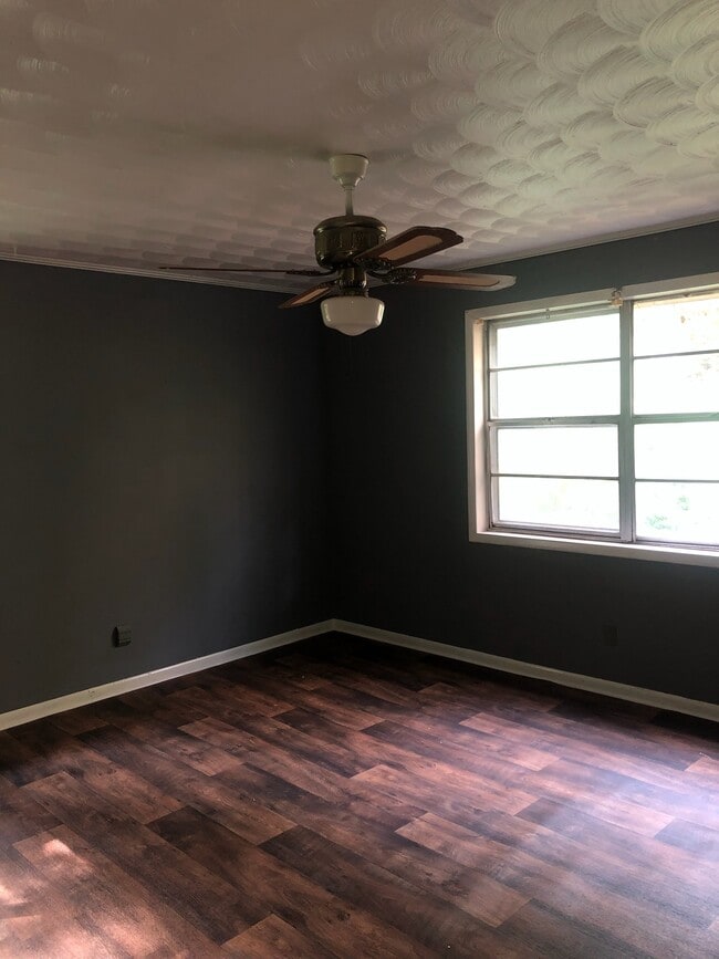 Building Photo - 1541 MS-9