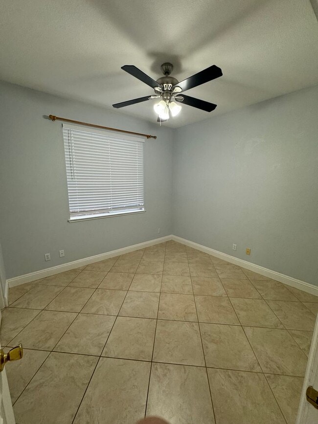 Building Photo - BEAUTIFUL TWO STORY 4 BED, 3 FULL BATH, & 2 CAR GARAGE