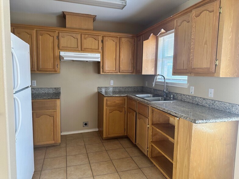 granite counter top, new refrigerator and stove - 2117 W Western Dr