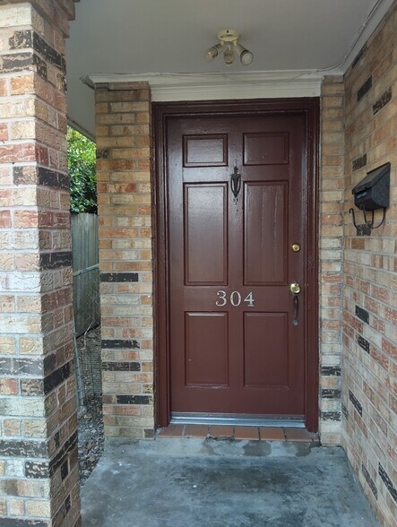 Primary Photo - 304 Cherry St