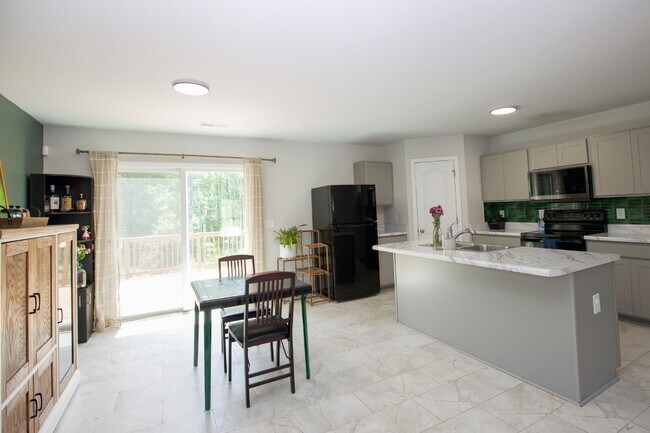 Building Photo - "Charming 3-Bed Oasis with 2.5 Baths on Century Lane, Cameron – Spacious 1744 sq. ft. Retreat!"