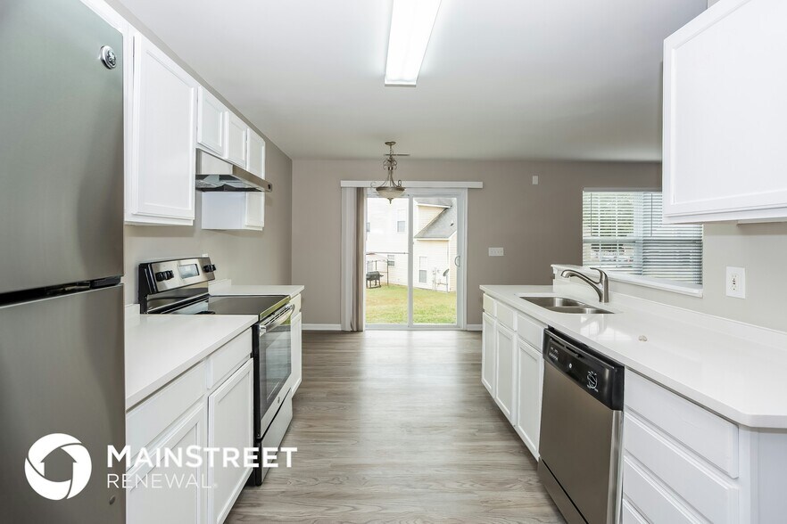 Building Photo - 4941 Hawfield St