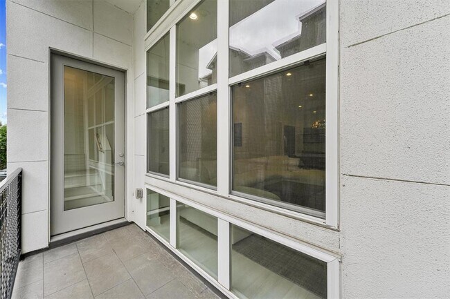 Building Photo - 5854 E Post Oak Ln