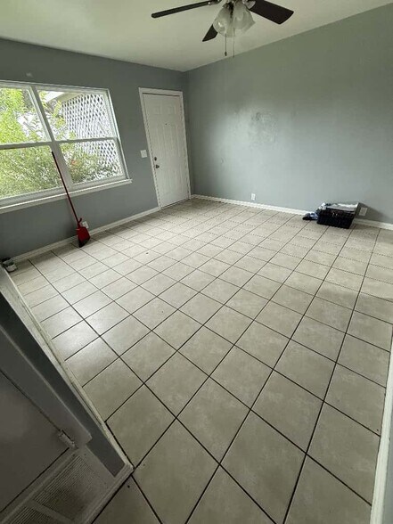 Building Photo - 2808 Park View Dr