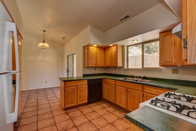 Building Photo - Large 3 bedroom 2 bathroom home in Prescott