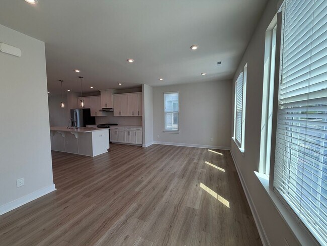 Building Photo - 921 Portrush Ln