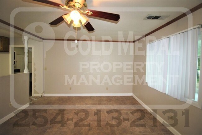 Building Photo - Your New Home Awaits At 1208 E Ave. H!
