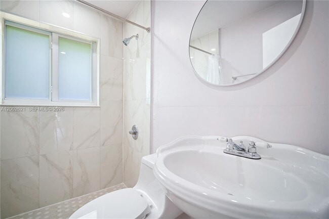 Building Photo - 2456 Jackson St