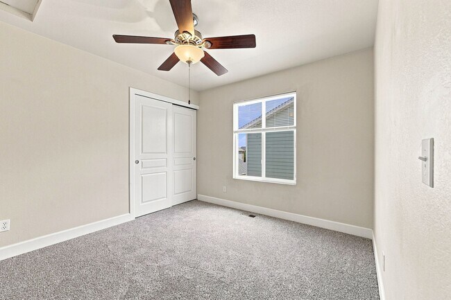 Building Photo - 2202 Hanham Dr