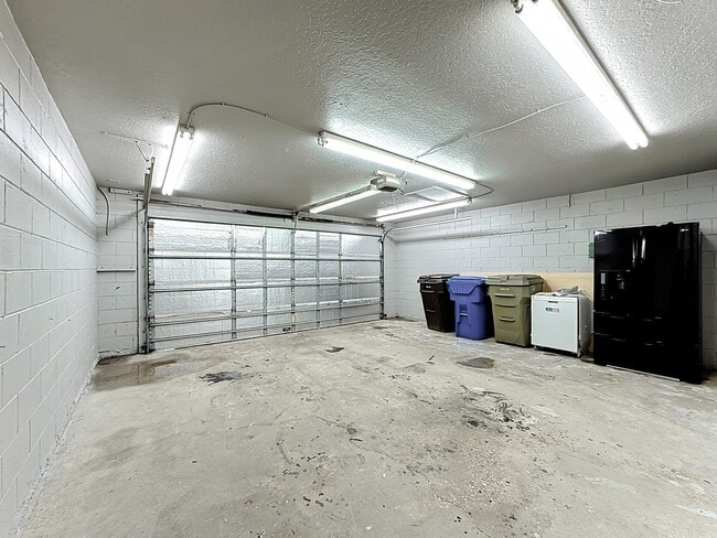 Building Photo - 3235 Falcon Point Dr