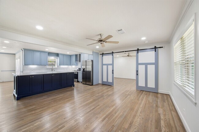 Building Photo - 855 Judiway St