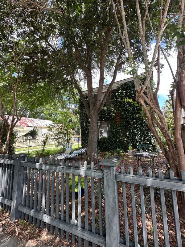 Building Photo - 432 Race St