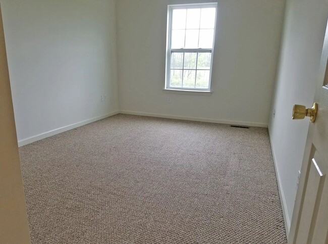 Building Photo - Lovely Muhlenberg Semi-Detached!