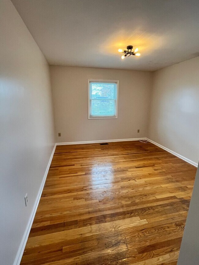 Building Photo - 3 Bedroom Single Family Home in Liverpool