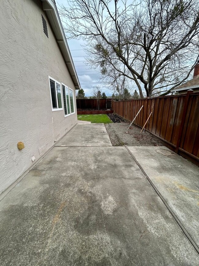 Building Photo - Clean & sharp San Ramon home for lease