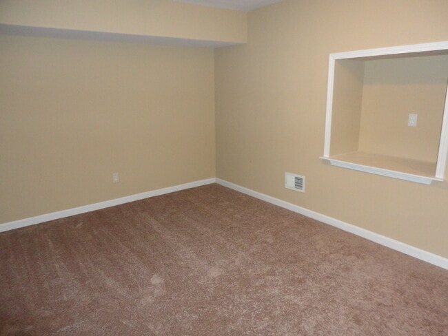 Building Photo - 2700 Kingstream Way SW